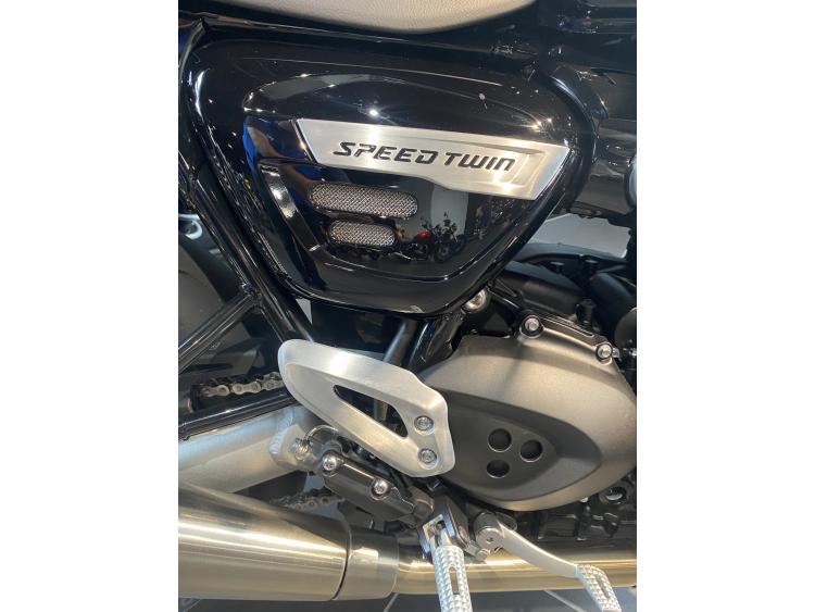 TRIUMPH SPEED TWIN 1200