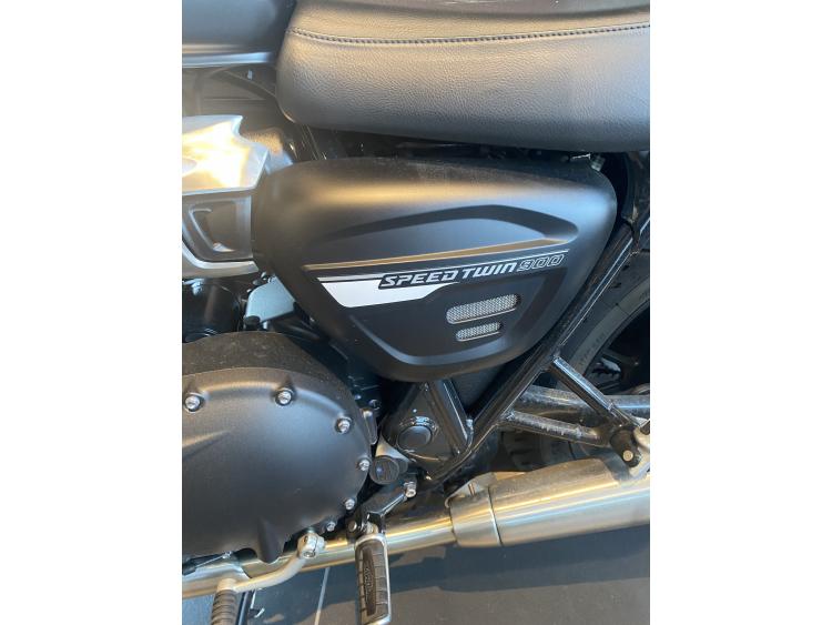 TRIUMPH SPEED TWIN 900