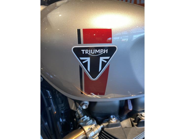 TRIUMPH SPEED TWIN 900