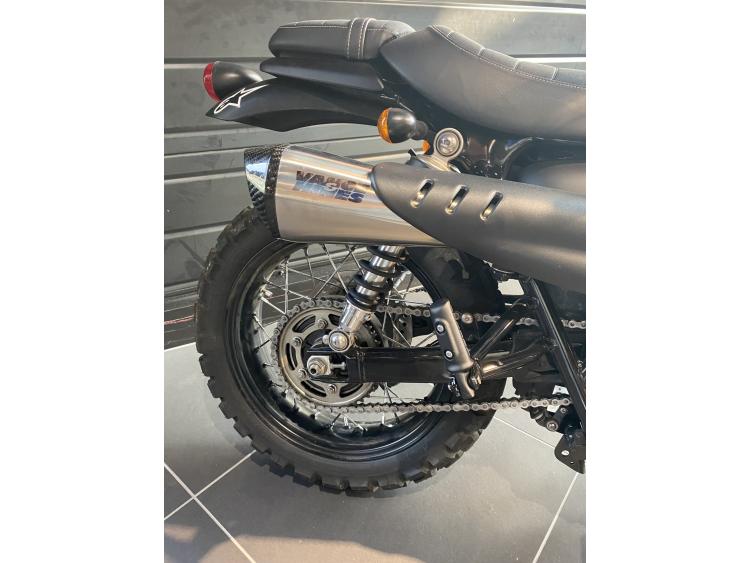 TRIUMPH STREET SCRAMBLER  900