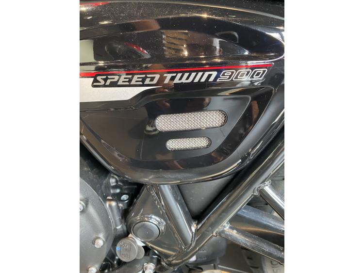 TRIUMPH SPEED TWIN 900